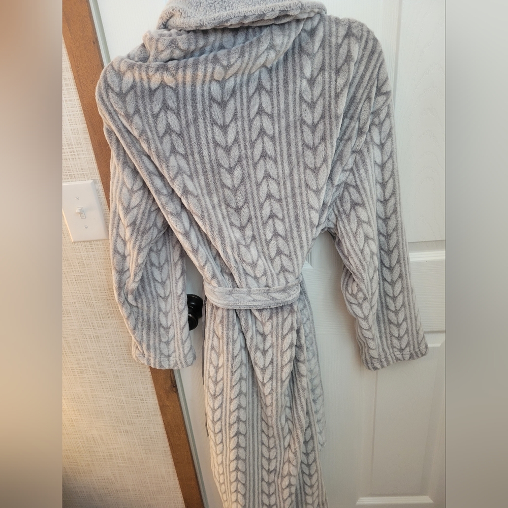 Cozy 🫶 Gray Robe (Still Super Soft)